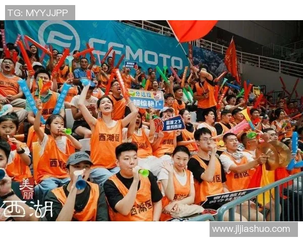 足球球星倾心篮球传奇偶像的故事与跨界魅力的碰撞